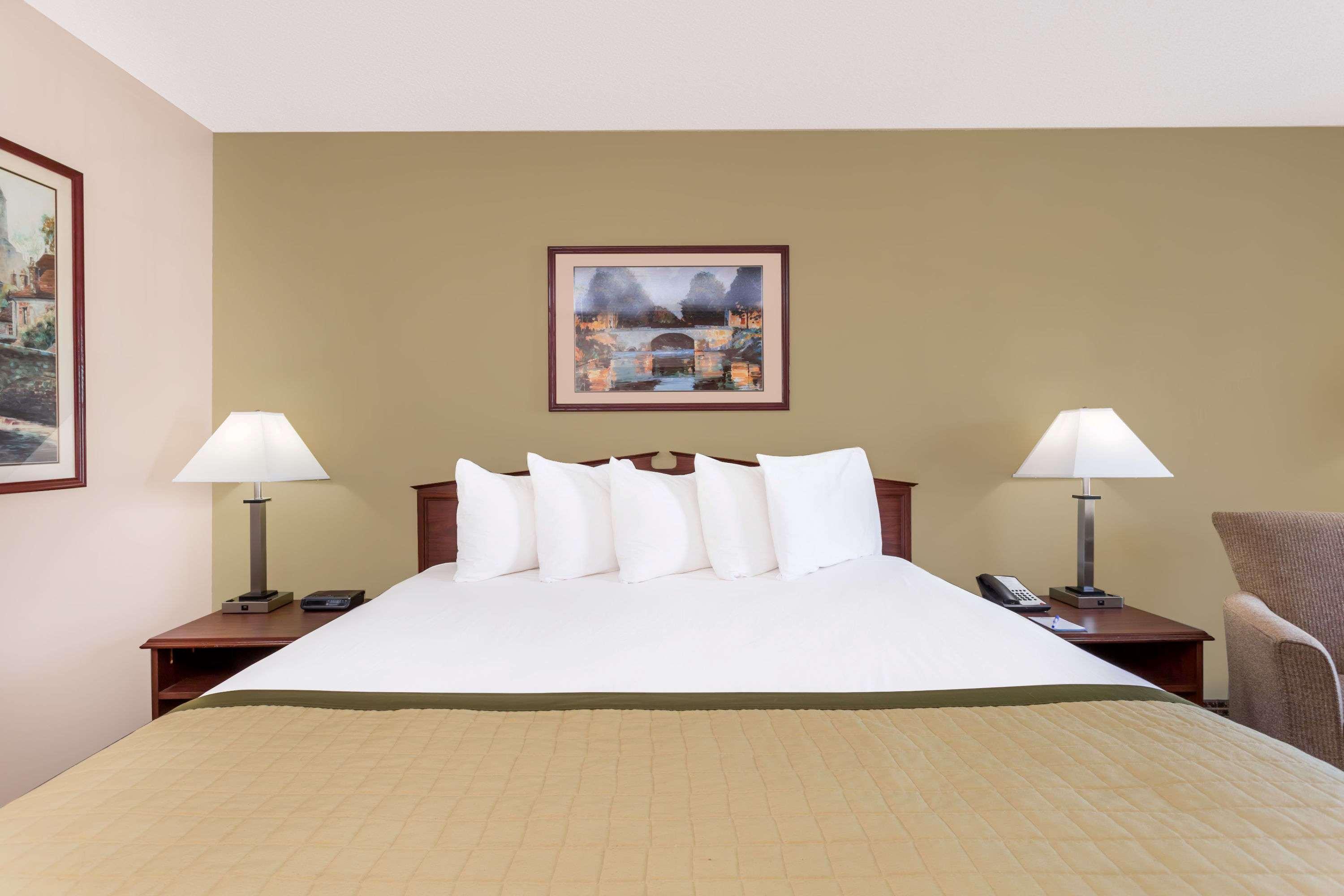 Baymont By Wyndham Albany At Albany Mall Экстерьер фото