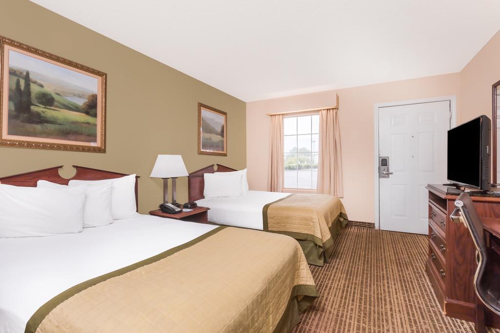 Baymont By Wyndham Albany At Albany Mall Экстерьер фото